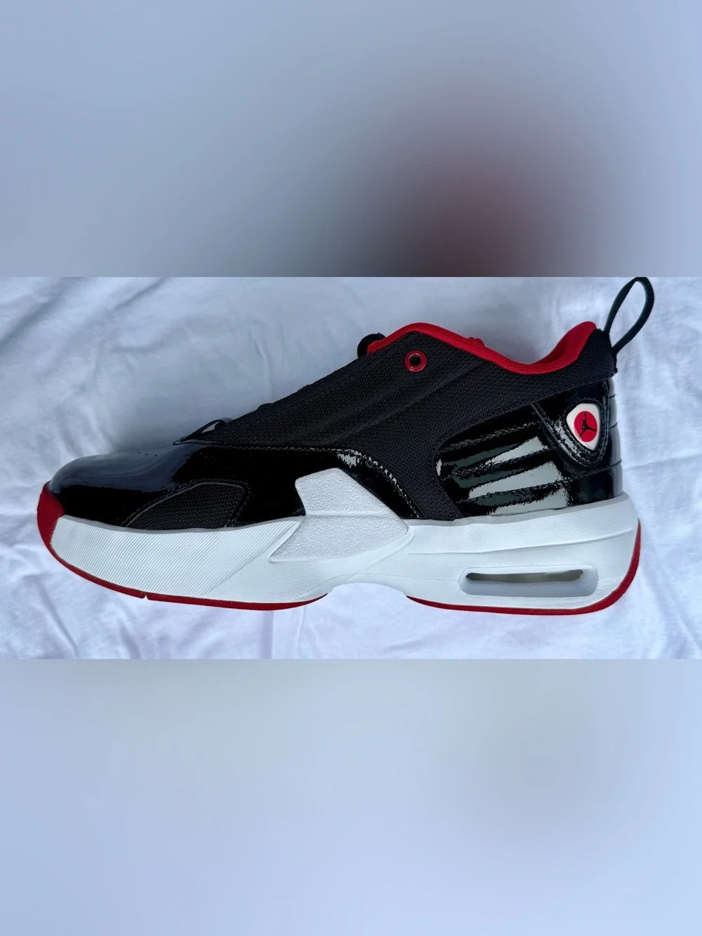 NWOB: Jordan Max Aura 6 Sneakers in Black/Uni Red, sz. 6.5M/8W